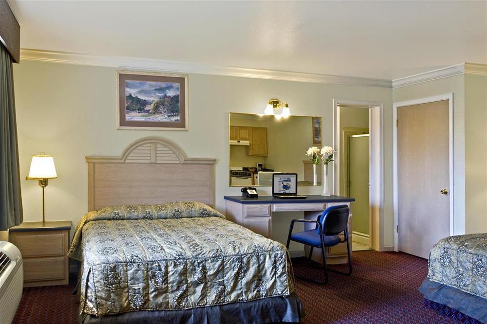 Rodeo Lodge Clovis Quarto foto